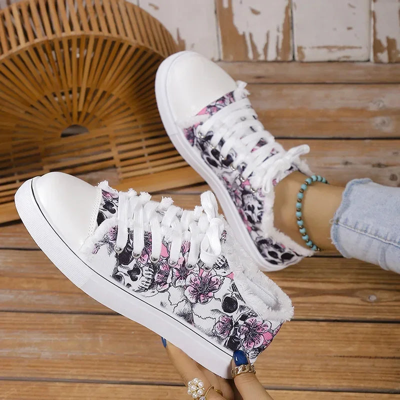 Women's Skull Bat Pattern Vulcanized Shoes Shoes Flat Shoes Fashion Lace Up Sneakers Female Casual Breathable Canvas Shoe 2024