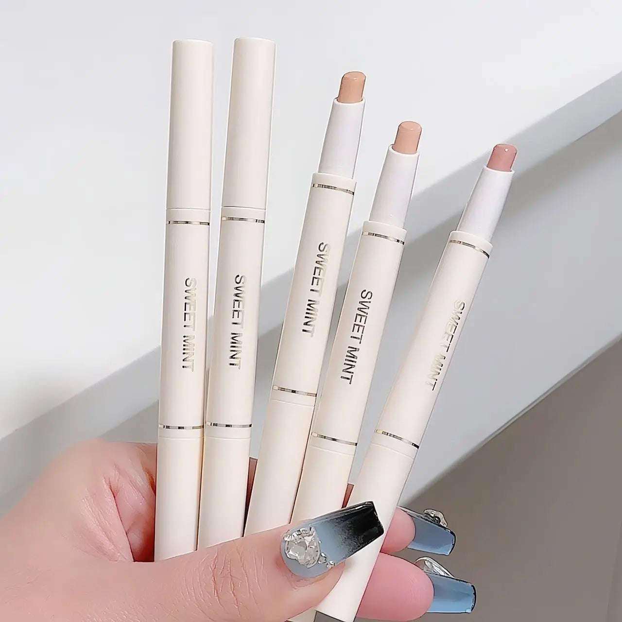 Silk Soft Concealer Pen with Brush Moisturizing Full Coverage Acne Dark Circles Contour Cream Lip Concealer Cover Stick Makeup