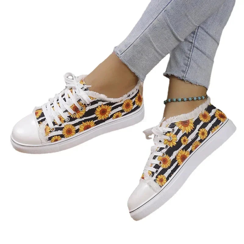 Women's Skull Bat Pattern Vulcanized Shoes Shoes Flat Shoes Fashion Lace Up Sneakers Female Casual Breathable Canvas Shoe 2024