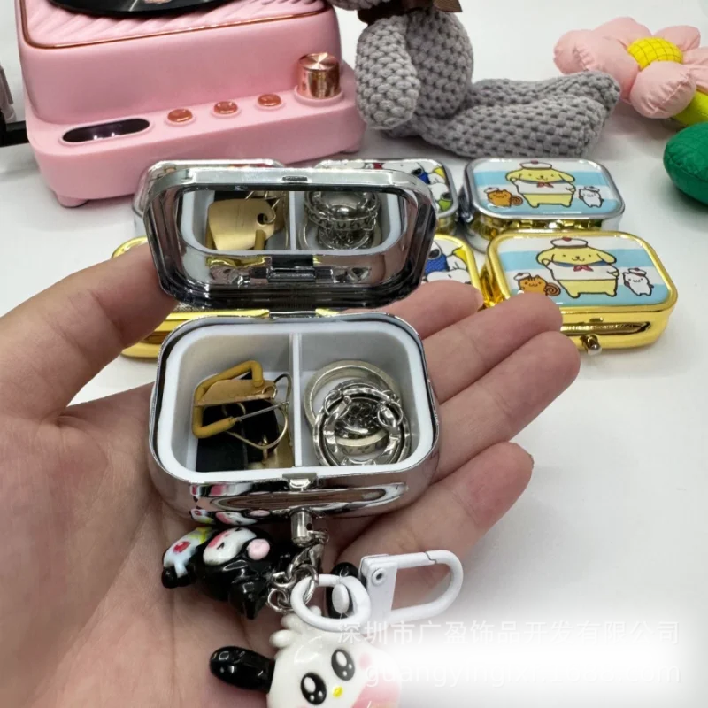 Snoopy Anime Cartoon 8 Grid Pill Box Kawaii Cute and Small Portable Sealed Moisture-Proof One Week Sorting Storage Medicine Box