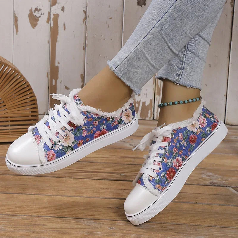 Women's Skull Bat Pattern Vulcanized Shoes Shoes Flat Shoes Fashion Lace Up Sneakers Female Casual Breathable Canvas Shoe 2024