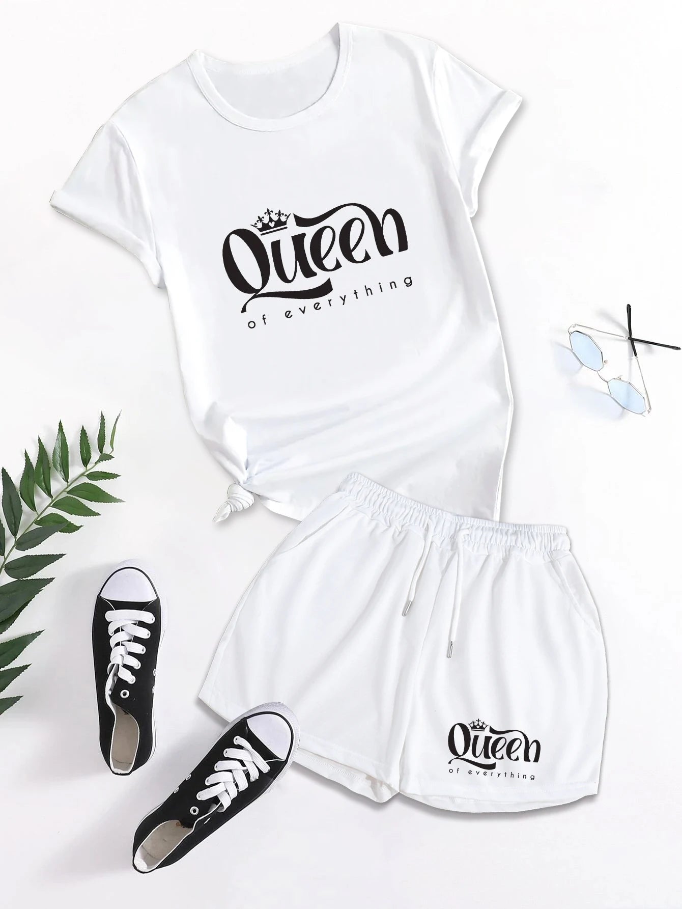 Printed two-piece set, short sleeved T-shirt and shorts, women's clothing